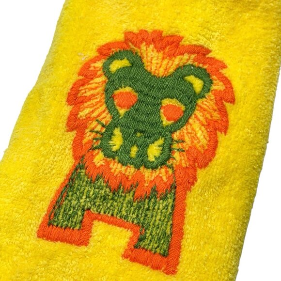 VTG 70s Golden Crown Yellow Fingertip Towel Embroidered Lion - Picture 2 of 8